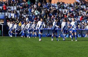 Los jugadores del primer equipo del Recre saltando al campo para el partidillo con el filial. / Foto: @recreoficial.