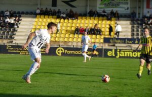 El San Roque de Lepe comenzó 2024 encajando una dolorosa derrota en casa con el Orihuela, rival directo en la pelea por la permanencia. / Foto: @Orihuela_CF.