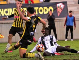 El San Roque de Lepe toma aire tras su goleada en casa ante el Cartagena B. / Foto: @FCC_Cantera.