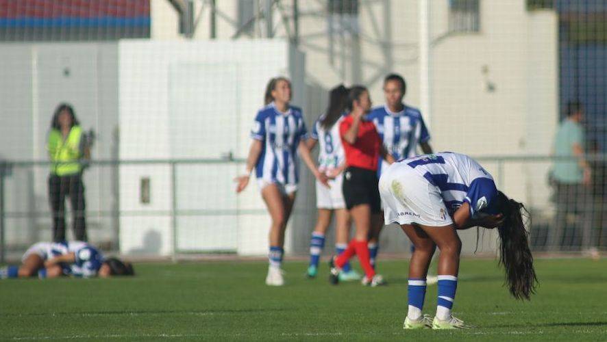 Hace un mes se disputó el Sporting-Real Sociedad de Liga en el que hubo un claro penalti a Patri Ojeda que ni fue señalado. / Foto: www.lfp.es.