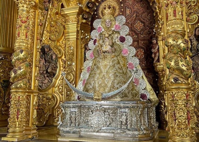 Restauración cuadro de la Virgen del Rocío de Santiago Martínez