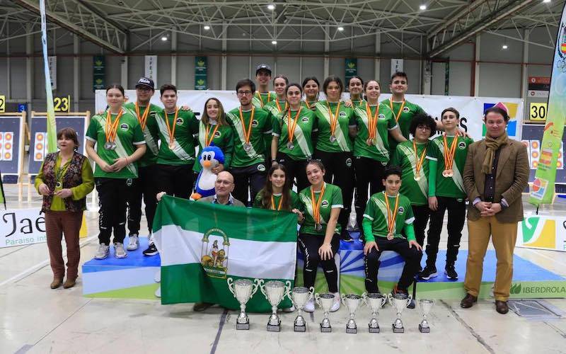 Varios de los medallistas onubenses en el Campeonato de España de Tiro con Arco en Sala en Jaén. / Foto: @clubasirio.