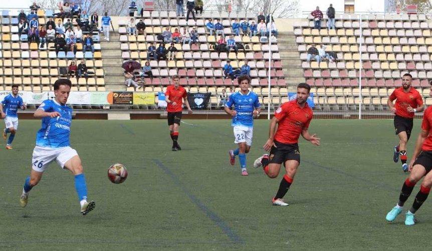 El Ayamonte pudo lograr un trabajado empate ante el Xerez DFC en un duelo más equilibrado de lo que se preveía. / Foto: @XerezDFC.