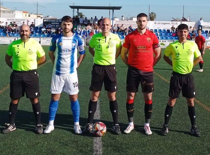 Prolegómenos del derbi entre el Bollullos y el Ayamonte que concluyó con un empate sin goles. / Foto: @bollulloscf1933.