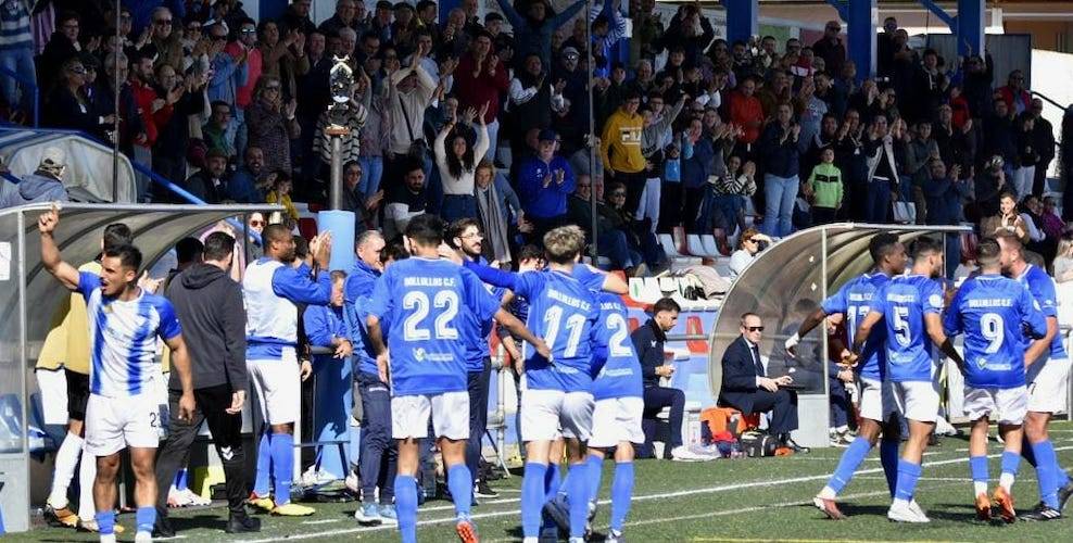 El Bollullos quiere reencontrarse con la victoria ganando en casa el domingo al Ayamonte. / Foto: @bollulloscf1933 / David Rodríguez Iglesias.