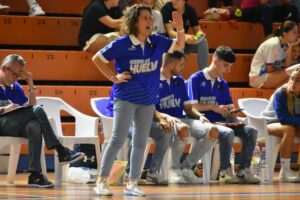 El Ciudad de Huelva femenino de Celes Vizcaíno, a certificar su pase a la final a 4 que decidirá qué equipos pelean por ascenso a la LF2. / Foto: CD Huelva La Luz.