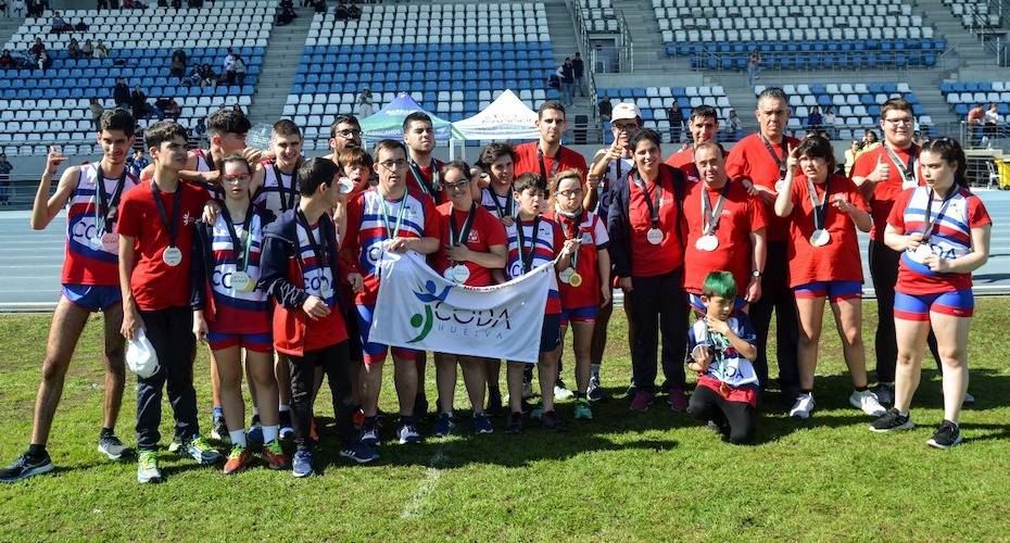 Componentes del CODA Huelva que han brillado en el XXV Campeonato de Andalucía de Atletismo FANDDI con la conquista de 40 medallas.