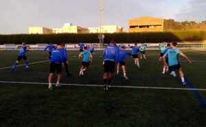 Los jugadores del Bollullos han preparado con ganas su complicado compromiso en el feudo del Ciudad de Lucena. / Foto: @bollulloscf1933.