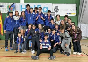 Representantes del IES La Orden en la primera prueba del Circuito Todobádminton que ha tenido lugar en la localidad malagueña de Humilladero. / Foto: @CBIESLAORDEN.