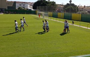 Dar una alegría a su gente con una victoria ante el Tomares, el deseo de los jugadores de un Atlético Onubense en alza. / Foto: @UDLosBarriosFC.