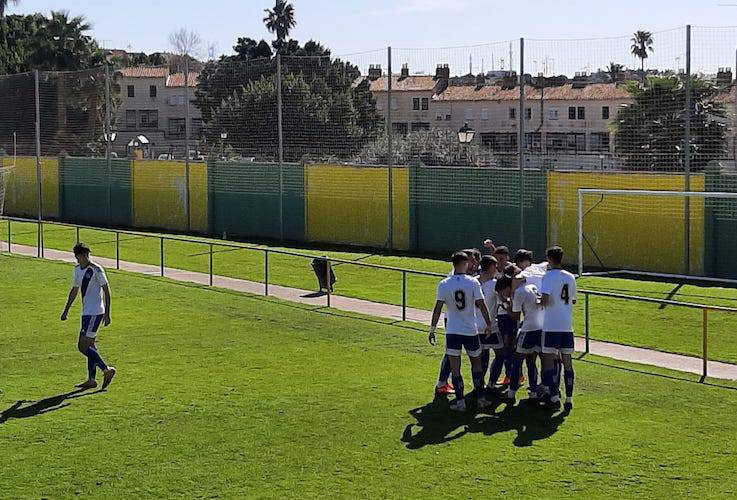 El Atlético Onubense espera seguir con su velocidad de crucero ganando el domingo al Algaida, que con otros resultados podía darle ya el ascenso. / Foto: @UDLosBarriosFC.