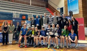 Foto de familia de los vencedores del Máster Absoluto de Bádminton que tuvo lugar durante el fin de semana en el Polideportivo Municipal Andrés Estrada. / Foto: @CBIESLAORDEN.