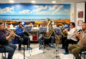 Comienza el proyecto del Hospital Juan Ramón Jiménez y Cruz Roja para llevar música a los pacientes de UCI