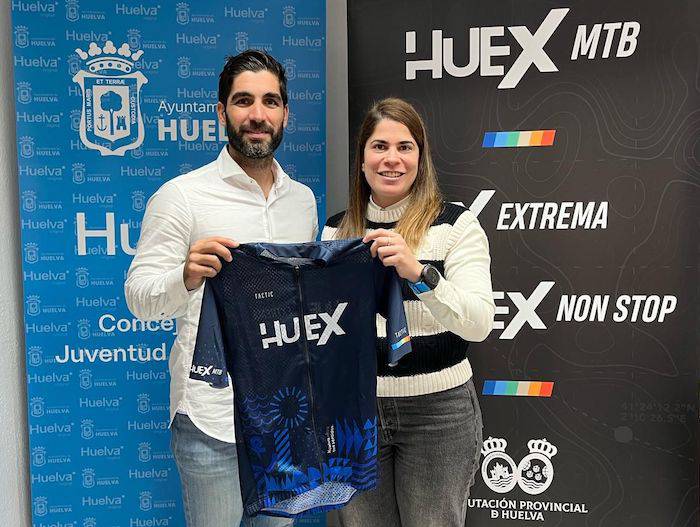 Un momento de la presentación de la X Huex Extrema en el Ayuntamiento de Huelva.