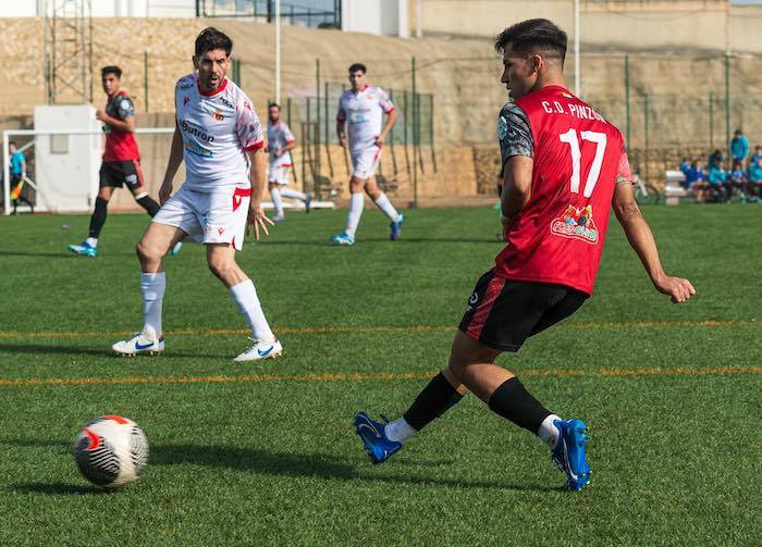 Ganar el domingo y romper con una mala racha de tres derrotas seguidas, el objetivo del Pinzón ante el San Fernando CD Isleño. / Foto: @CDPinzon_.