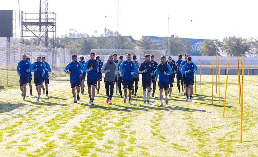 El Recre, a ganar al Melilla el domingo para seguir haciendo camino en la zona alta del grupo II de la Primera Federación. / Foto: @recreoficial.