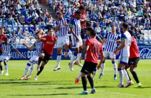 La zaga del Recre estuvo muy segura en los escasos ataques del Melilla. / Foto: UD Melilla.