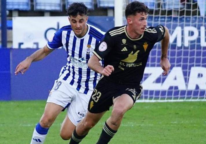 Juan Villar, con la camiseta del Recre en el partido de esta temporada en casa ante el Real Murcia. / Foto: @recreoficial.