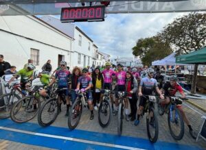 Momento previo a la salida de la segunda etapa en El Granado, una Media Maratón de 48 kilómetros.