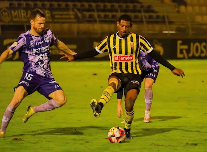 El San Roque quiere hacer aún mejor su triunfo pasado ante el Yeclano ganando el domingo en Águilas. / Foto: @SanRoqueLepe.