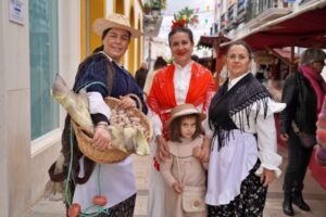 Mujeres ataviadas de época Feria 1900 Moguer