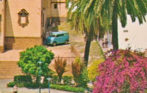 vieja furgoneta en la Plaza de San Pedro Huelva