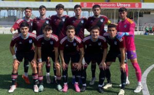 Formación del Atlético Onubense en su partido en el San Juan Bosco ante el Utrera B, que resolvió a su favor y se erigió como líder. / Foto: @futbolbaserecre.