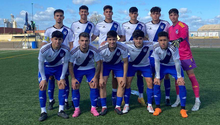 El Atlético Onubense ganando al Castilleja el domingo será equipo de Tercera Federación. / Foto: @futbolbaserecre.