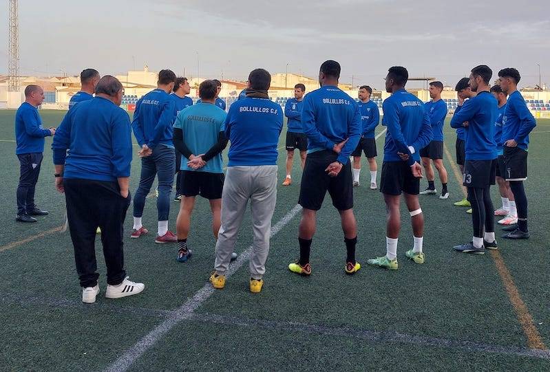 El Bollullos de Kiki se ha preparado a fondo para dar la sorpresa en Chapín ante el Xerez Deportivo. / Foto: @bollulloscf1933.