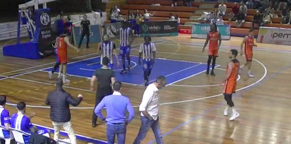 Segundo triunfo consecutivo del Huelva Comercio en el Andrés Estrada, este domingo ante el Melilla Ciudad del Deporte. / Foto: Captura imagen Canal FEB.