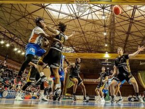 Tras dos victorias seguidas en casa el Huelva Comercio quiere estrenar su casillero de triunfos como visitante ganando el sábado en Almansa. / Foto: C. Verdier.