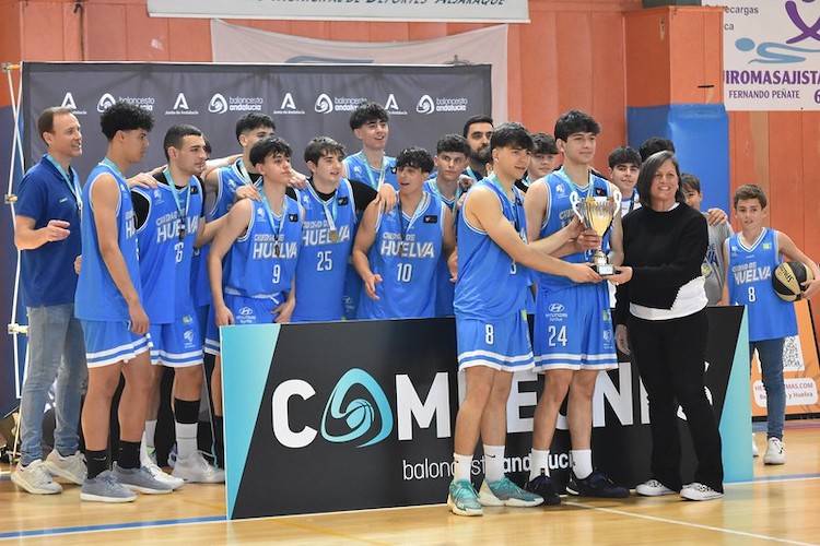 Plantel del Azulejos del Vado Ciudad de Huelva, campeón del Provincial Junior masculino de baloncesto. / Foto: FAB Huelva.