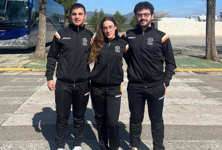 Deportistas del Club Natación Huelva que con la UHU han tomado parte en el Campeonato de Andalucía Universitario en Granada. / Foto: @CNHUELVA.