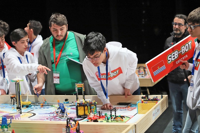 SEB-BOT, formado por estudiantes de 3º de ESO del IES Mapi Valle-Sebastián Fernández de Cartaya, participará en la competición nacional el próximo 16 de marzo en Alicante