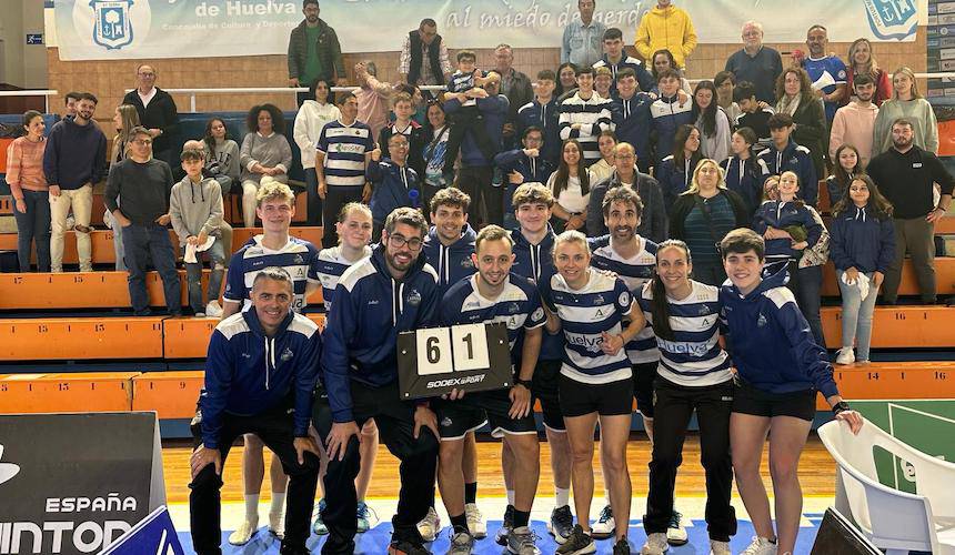 Los componentes del IES Bádminton La Orden tras ganar al Arjonilla en el Andrés Estrada y acceder la final por el título de Liga. / Foto: @CBIESLAORDEN.