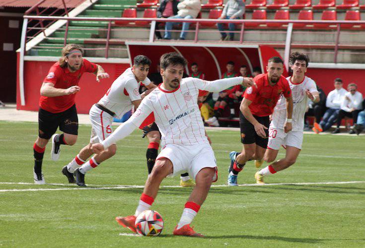 Gabi abrió el marcador para La Palma en su triunfo por 4-2 ante el Utrera. / Foto: @LaPalmaCF.