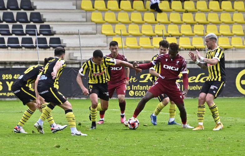 El empate fue el resultado más justo a tenor de lo que ofrecieron este domingo el San Roque y el Cádiz Mirandilla. / Foto: @Cadiz_CFCantera.