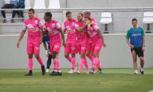 Los jugadores del San Roque celebran el gol de Iván Robles que en ese momento les daba ventaja en el marcador.