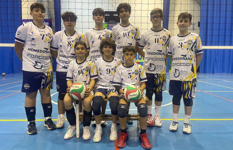 Formación del Vóley Doñana Almonte, campeón provincial Infantil masculino.