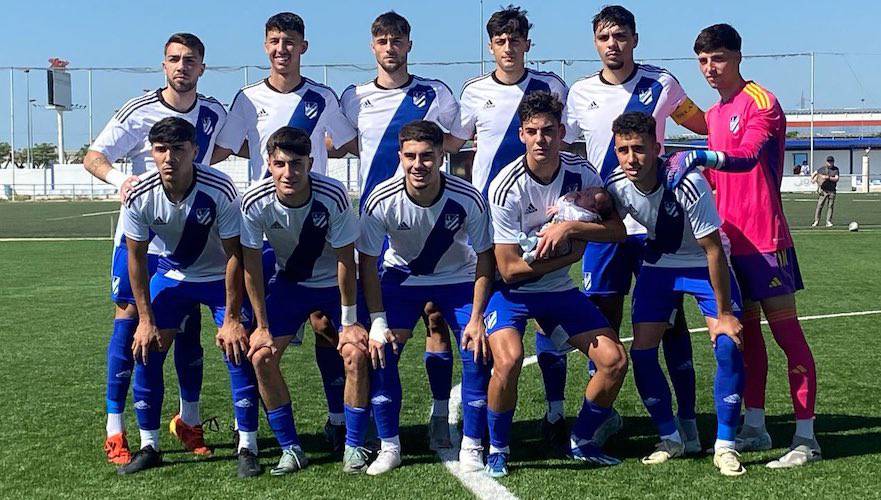 El Atlético Onubense para ser campeón necesita ganar al Rota y que pierda el Atlético Central. / Foto: @futbolbaserecre.