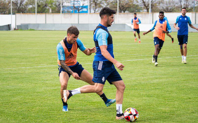 El Recre ha preparado con esmero su partido de este domingo ante el Linares Deportivo en el que está obligado a ganar. / Foto: @recreoficial.