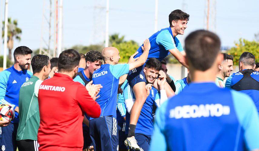 El Recre apela a la unidad y al buen ambiente para afrontar el tramo final de la competición regular, empezando el domingo ante el Atlético Baleares. / Foto: @recreoficial.