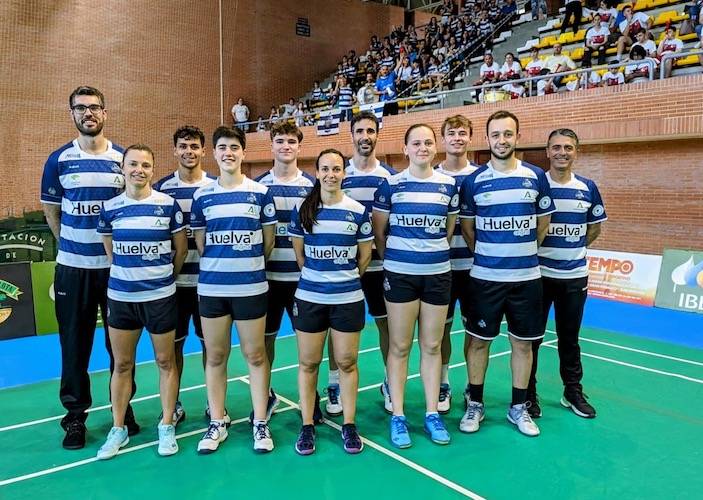 El IES La Orden, con ganas de certificar en Huelva la conquista de un nuevo título de Liga de bádminton. / Foto: @CBIESLAORDEN.