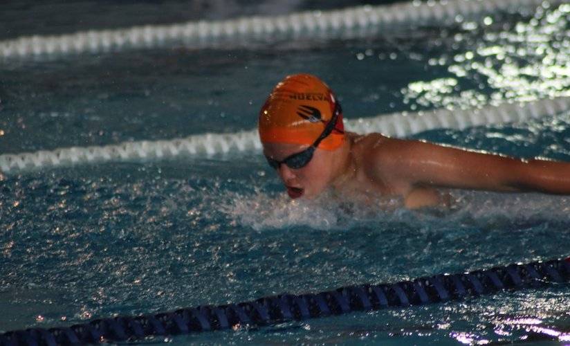 Juan Mancera ha demostrado una dedicación excepcional y un talento innegable en la disciplina de la natación. / Foto: @CNHUELVA.