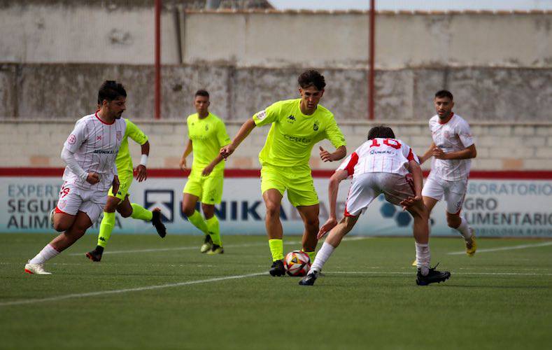 La Palma en un partido sólo discreto no pudo superar el orden del Ceuta B que tiró de experiencia para ganar. / Foto: @ADCeuta_FC.