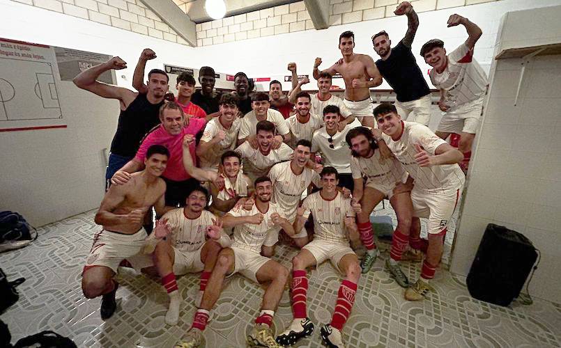 Alegría de los jugadores de La Palma al término del partido tras lograr una importante victoria ante el Córdoba B. / Foto: @LaPalmaCF.