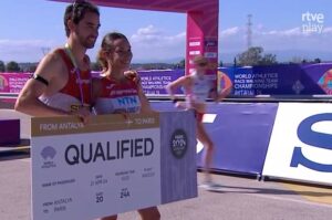 Laura García-Caro y Álvaro Martín, clasificados para los Juegos Olímpicos de París en el relevo mixto de marcha. / Foto: Captura imagen RTVE Play.