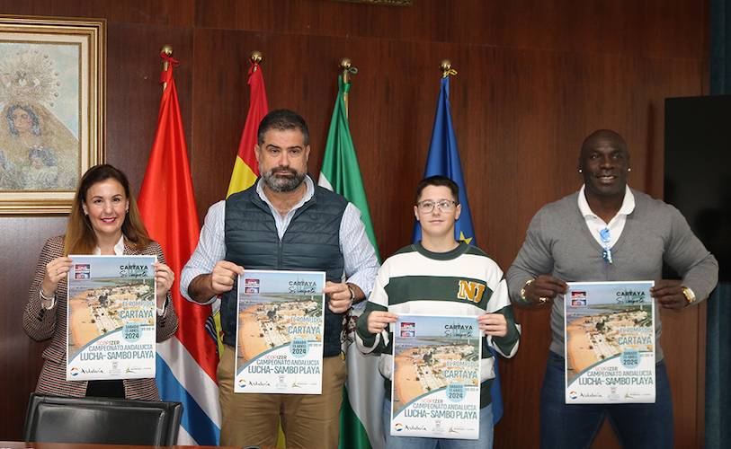 Un momento de la presentación del Campeonato de Andalucía de Lucha-Sambo Playa que tendrá lugar el sábado, 13 de abril, en la playa de El Rompido.