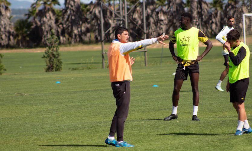 El equipo de Juan Manuel Pavón es consciente que tiene que ganar la 'final' del domingo en La Condomina. / Foto: @SanRoqueLepe.