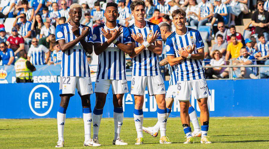 Recuperar la sonrisa fuera de casa, el reto del Recre en su partido del sábado ante el Atlético Sanluqueño en El Palmar. / Foto: @recreoficial.